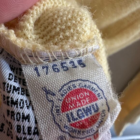 Vintage Izod Lacoste Mens Large Sweater Yellow V-Neck Union Made 80's Made USA - Picture 3 of 4